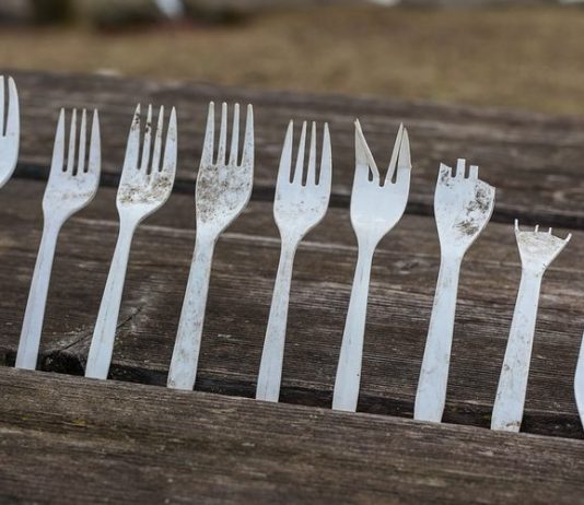 Are forks illegal in Canada? Are forks illegal in Canada?