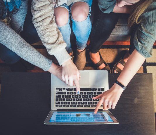 HOW TO USE SOCIAL MEDIA AS BUSINESS TOOL