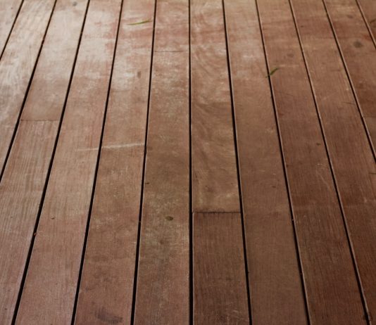 Key Differences Between Synthetic Wood Flooring and Real Wood Flooring Synthetic Wood Flooring