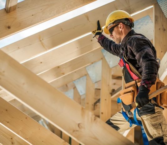 6 Essential Reasons to Hire Professional Carpenters Hire Professional Carpenters