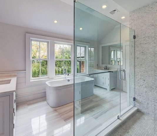 Different types of shower doors to enhance design of the bathroom