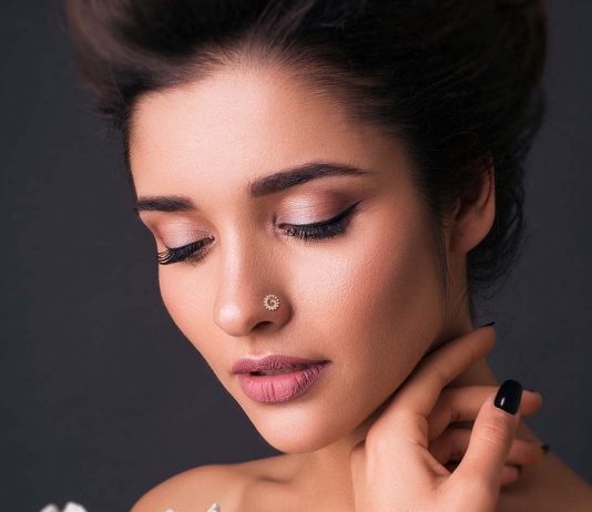 How To Pick the Suitable Nose Pin as Per Your Face Type?