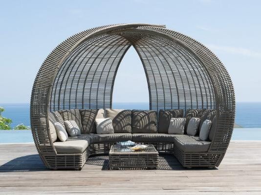 Outdoor daybed with canopy canopy