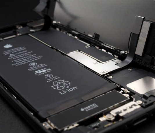 Why Choose Specialist Phone Repair Services iphone battery replacement